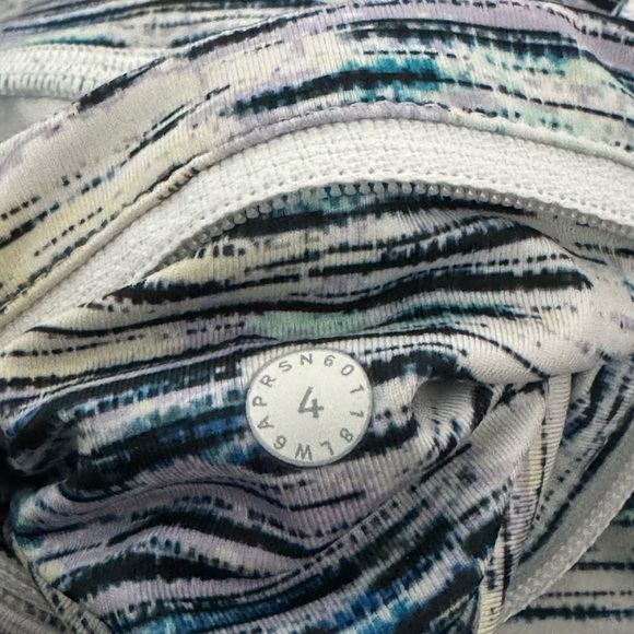 Lululemon Inspire Crop ll Leggings In Blurry Belle Print Ladies Size 4 - Picture 7 of 9